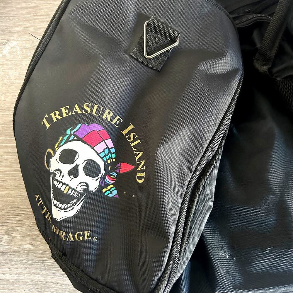 Vintage Rare Treasure Island at the Mirage Jolly Roger Duffle Gym Bag Black EUC